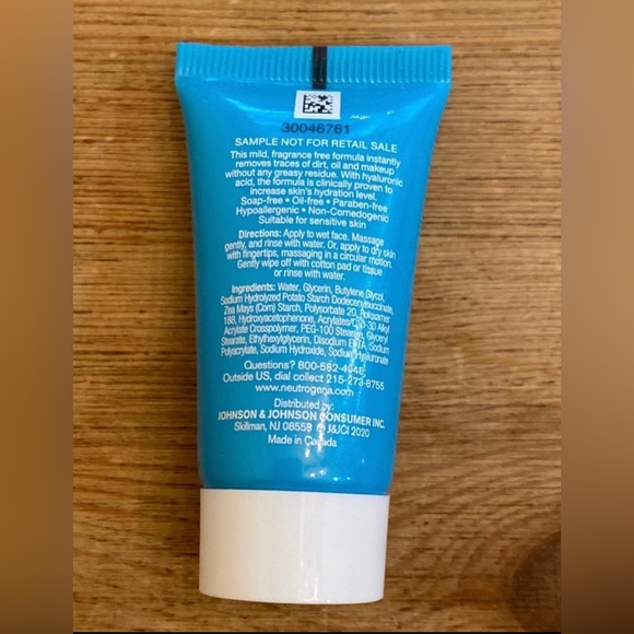 Neutrogena® (Sample 0.5Fl Oz) Unisex Hydro Boost Gentle Cleansing Lotion - Picture 4 of 4